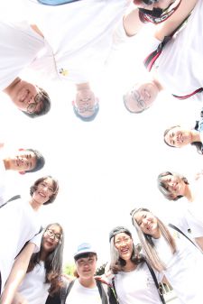 比比誰(shuí)有雙下巴