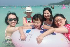 碧海、藍(lán)天、陽光、還有一群美麗的小姐姐