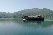 山清水秀，游湖來一波