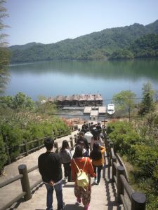 青山綠水船上游