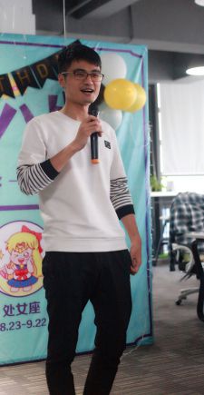創(chuàng)意設(shè)計(jì)部終于又添帥哥一枚